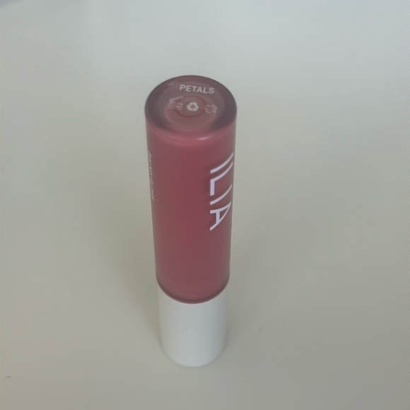 ILIA Balmy Gloss Tinted Lip Oil - petals - Picture 3 of 4